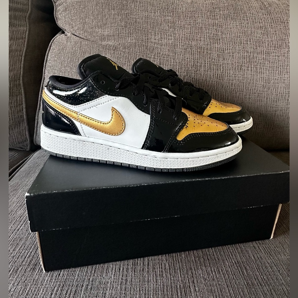 Air Jordan 1 (GS) Gold Toe